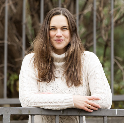 Personenfoto von Petra Warth. Sie ist Mutter von drei Kindern: "sobald ein Kind hüstelt, starten wir mit der Inhalation"