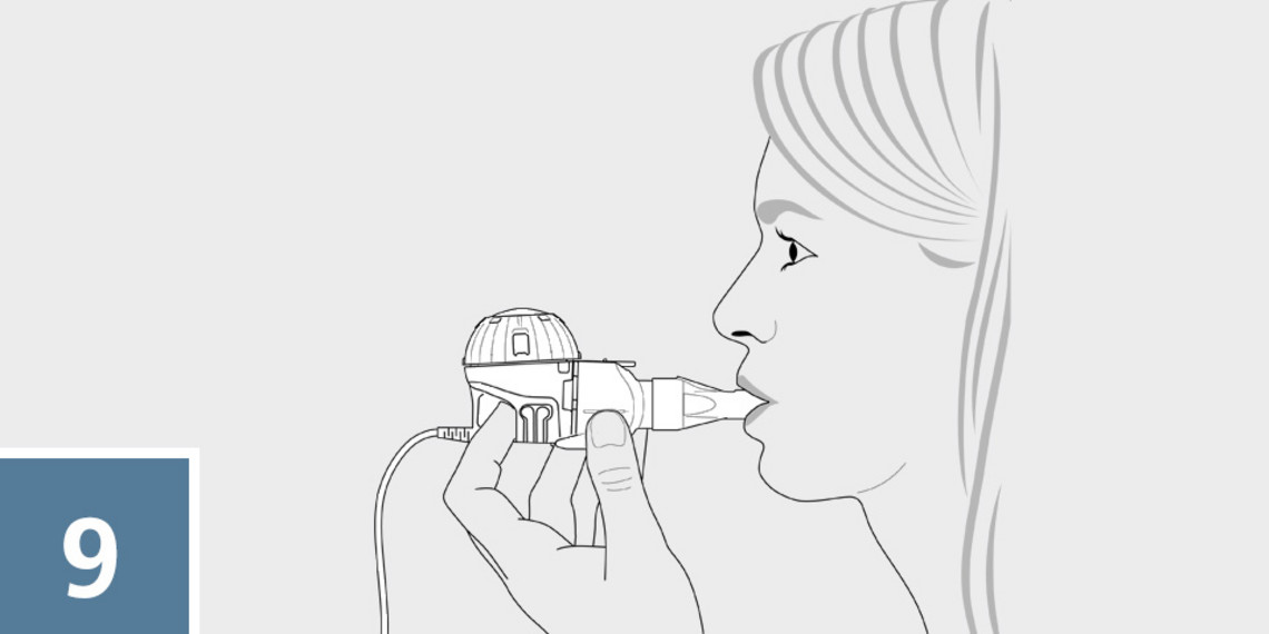eFlow inhale correctly step 9 Woman holding a nebuliser handset horizontally while inhaling and exhaling slowly through the mouthpiece.