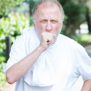 5 common problems in everyday life for COPD patients and how they can be solved Older man in sportswear coughs hard into his fist