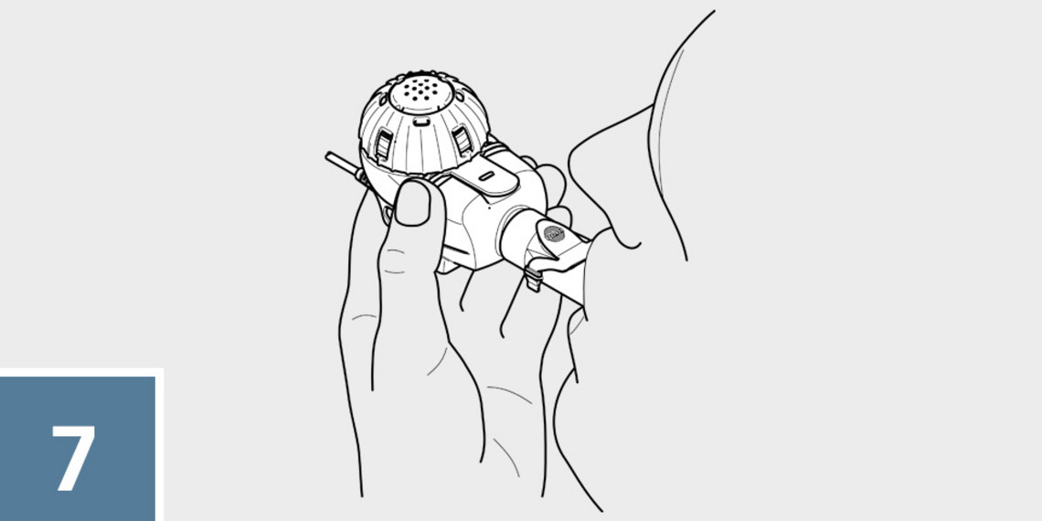 eFlow inhale correctly step 7 Person using a nebuliser handset while the mouthpiece is placed between the teeth and the lips are closed around it.