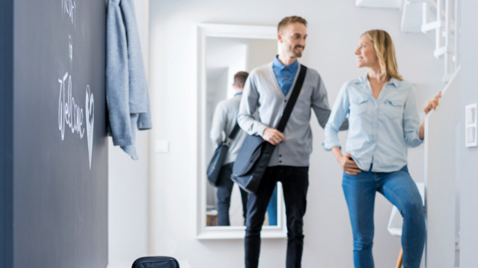 Save time with breathing therapy: 3 tips for patients with lung disease Man says goodbye to wife in hallway, inhalation device on bench