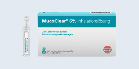 Produktabbildung – MucoClear &% Inhalationslösung – Hypertone Kochsalzlösung. Links neben der 20er Packung steht eine einzelne Ampulle