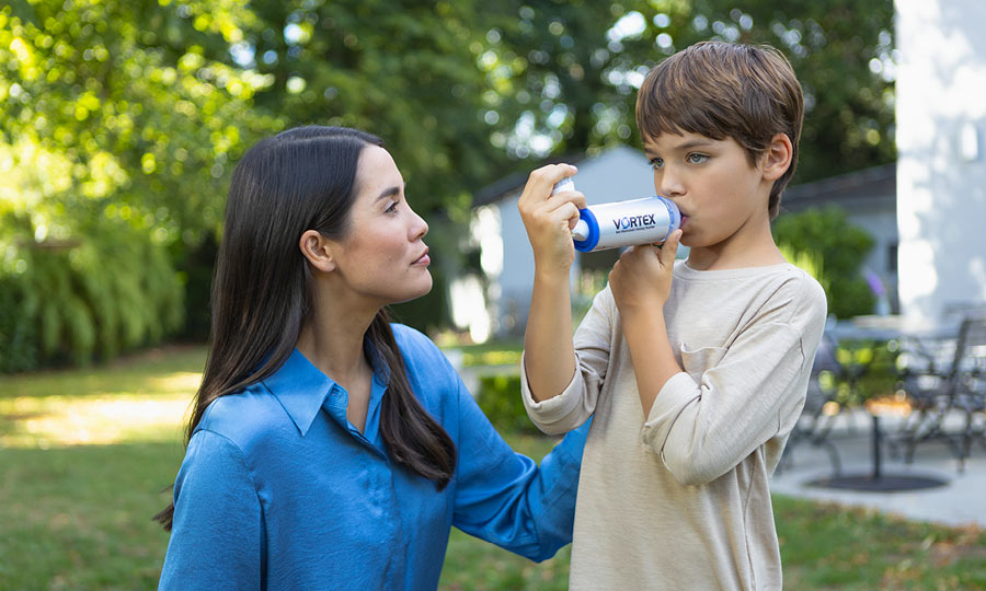 Mother supports her child who inhales with VORTEX